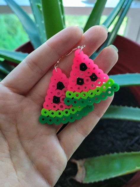 Perler Bead Earrings, Mini Watermelon, Mini Hama Beads, Melt Beads Patterns, Hamma Beads Ideas, Easy Perler Bead Patterns, Pixel Beads, Melty Bead Patterns, Easy Perler Beads Ideas