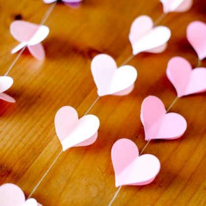 strung hearts-PI be cute with several strands of hearts hanging from a chandelier or in the bay window Diy Heart Garland, Idee Babyshower, Diy Heart, Deco Rose, Heart Garland, Paper Hearts, Valentine's Day Diy, Bridal Shower Decorations, Valentines Diy