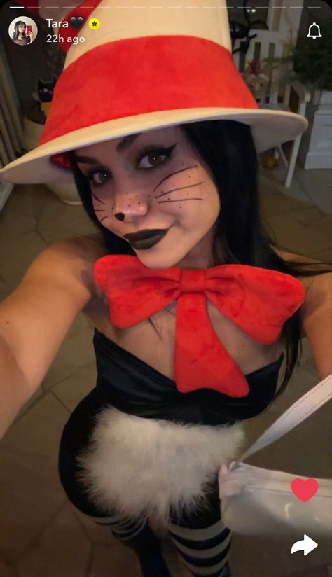 Tara Yummy, Pretty Halloween Costumes, Halloween Costume Outfits, Halloween Costumes Makeup, Cat In The Hat, Halloween Inspo, Halloween Costumes For Teens, Halloween Photos, Cat Hat