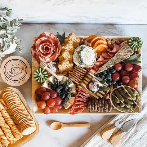 Plant based and planet friendly. Chemical free and natural. 12" large size. Premium quality food grade material. Naturally fallen leaves. Charcuterie Board Rectangle, Fat Burger, Charcuterie Display, Palm Leaf Plates, Dinner Tray, Steam Press, Wooden Trays, Bamboo Plates, Charcuterie Inspiration