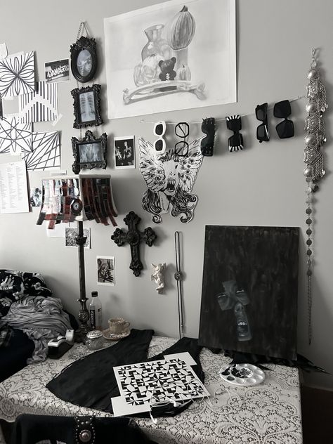 #college #dormdecor #dormroomdecor #interiordesignideas #interior #cool #room #horror #roomdecorbedroom #goth #gothgirl #blackandwhite #aesthetic #inspolook #unique Pink Goth Bedroom, Blackandwhite Aesthetic, White Goth, Dorm Inspiration, Dorm Room Designs, Cool Room, Design Cool, College Dorm Rooms, Decor Halloween