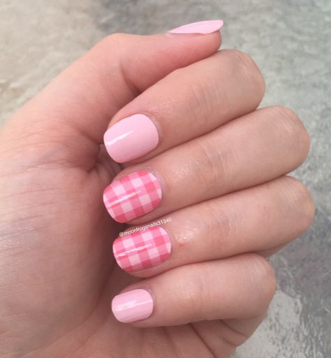 Flannel Acrylic Nails, Light Pink Checkered Nails, Check Nails, Pink Gingham Nails, Pink Plaid Nails, Pink Checkered Nails, Plaid Nail Designs, Ring Finger Nails, Checkered Nails