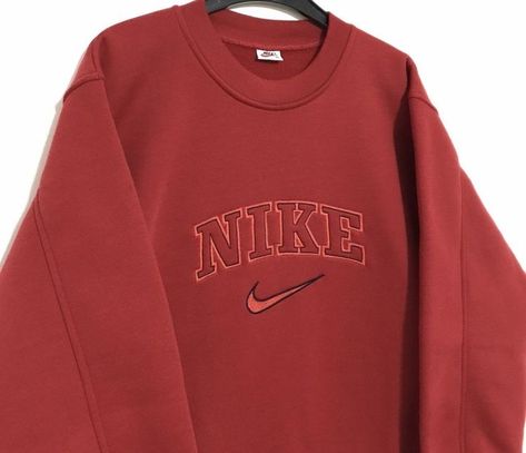 Nike Orange Nike Sweatshirt, Nike Crewnecks, Nike Crewneck Sweatshirt, Vintage Nike Sweatshirt, Cute Nike Outfits, Nike Sweaters, Casual School Outfits, Nike Vintage, Nike Sweater