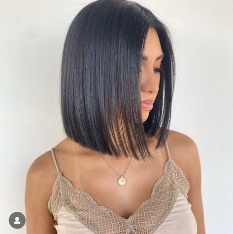 Bob Just Above Shoulders, Black Lob, Sleek Short Hair, Shoulder Length Bob, Bob Haircut For Fine Hair, Shoulder Length Hair Cuts, Peinados Fáciles Para Cabello Corto, Haircuts Straight Hair, Penteado Cabelo Curto