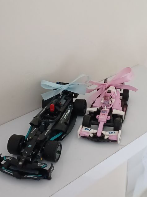 Formula One Gift Ideas, F1 Room Aesthetic, Lego Car Display Ideas, Lego F1 Car, F1 Decor, F1 Room Decor, F1 Gift Ideas, F1 Lego, Lego F1