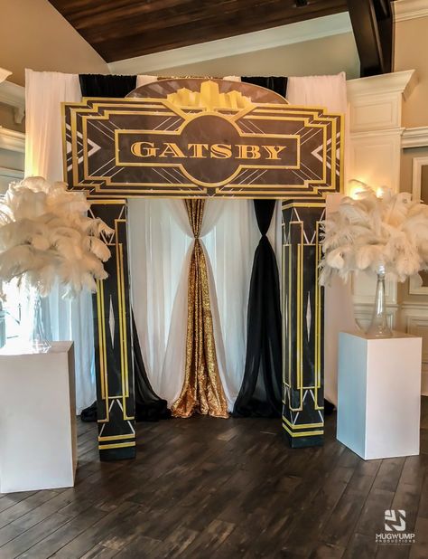 Roaring 20s Quinceanera, Roaring 20s Prom Theme Decor, Great Gatsby Casino Themed Party, Roaring 20s Balloon Arch, Roaring 20s Party Entrance, Gatsby Party Entrance, Great Gatsby Theme Decor, Great Gabsty Party Theme, Great Gatsby Hoco Theme