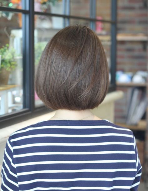 Korean Bob Haircut Round Faces, Bobcut Hairstyles Short, Bobcut Hairstyles, Korean Bob Haircut, Long Hairstyles With Layers, Iu Short Hair, Korean Bob, Hairstyles With Layers, Short Hair Outfits