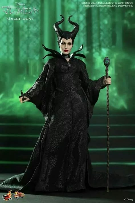 La nueva película Maléfica: Dueña del mal llega después de cinco años. ¿Qué tanto ha cambiado el personaje? ¿Realmente vale la pena una secuela? #movie #halloween #disney #maleficent #mistressofevil #aurora #sleepingbeauty Horns Movie, Latest Horror Movies, Top Horror Movies, Angelina Jolie Maleficent, Movie Replica, Disney Maleficent, Movie Action, Anime Makeup, Belle Beauty And The Beast