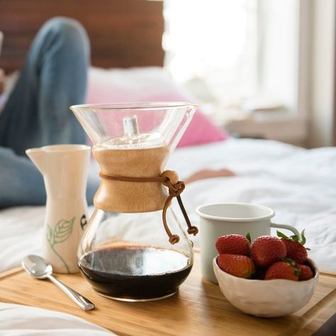 How your diet could affect your sleep. Chemex Coffee, Coffee Photography, Pour Over Coffee, Speciality Coffee, Coffee Cafe, Coffee Roasters, Chocolate Coffee, Coffee Love, V60 Coffee