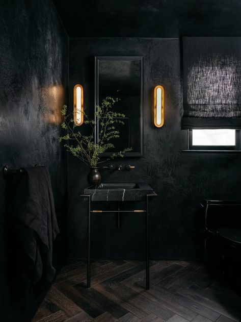 Dark Powder Room, Color Drenching, Black Powder Room, Dark Bathrooms, Black Rooms, Pacific Heights, Powder Room Design, Dark Interiors, Black Walls