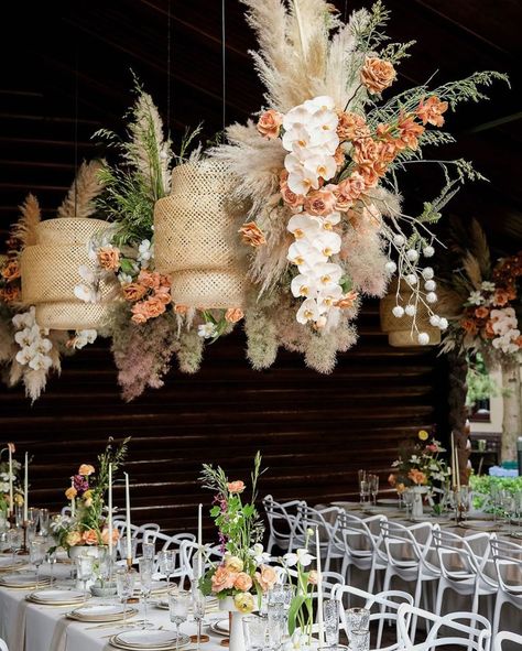 Wedding Flower Trends, Grass Wedding, Flower Installation, Hanging Flowers, Deco Floral, The Ceiling, Big Wedding, Tropical Wedding, Wedding Deco