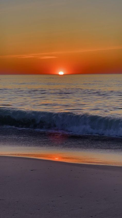 Sunrise Over The Ocean, Waves Video Ocean, Ocean Videos Waves, Sea Waves Videos, Video Wallpaper Iphone, Beautiful Ocean Photography, Sunset And Ocean, Nauset Beach, Herobrine Wallpaper