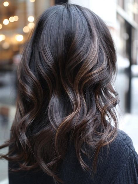 Transform your look with the latest dark caramel balayage styles of 2024. Dive into chic and stunning shades! #DarkCaramelBalayage #Balayage2024 #CaramelHairColor #FallHairTrends #WarmBalayage #BrunetteBalayage #HairInspo2024 #AutumnHairColors #RichBalayage #TrendingHairColor Dark Brown Balayage Hair, Dark Caramel Balayage, Ash Brown Hair Balayage, Brown Balayage Hair, Balayage Hair Ideas, Balayage Styles, Pinterest Haircuts, Dark Brown Balayage, Balayage Ideas