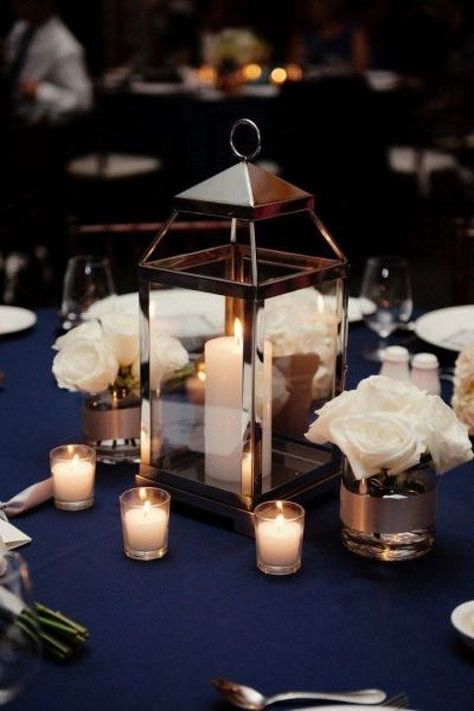 Centerpieces Blue, Wedding Color Schemes Winter, Lantern Centerpiece Wedding, Flowers And Candles, Tafel Decor, Newport Wedding, Lantern Centerpieces, Winter Wedding Colors, Wedding Lanterns