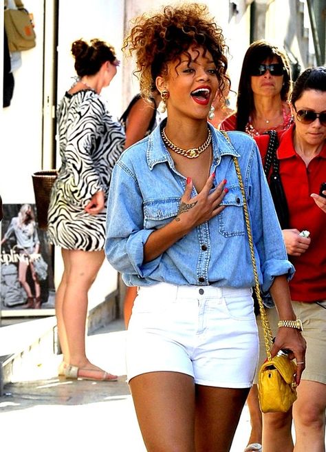 Summer outfit White Shorts Outfit, Looks Rihanna, Rihanna Outfits, Chambray Top, Rihanna Style, Christina Aguilera, Denim Outfit, Denim Shirt, Latest Fashion For Women