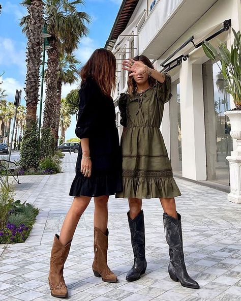 How to wear cowboy boots Winter Vaquera Outfits, Dress With Boots Outfit, Cowgirl Boots And Dress Outfit, Outfit Vaquera, Outfit Marrone, Cowboy Boots Outfit Fall, Cowboy Boots Outfit Winter, How To Wear Cowboy Boots, Boots Outfit Fall