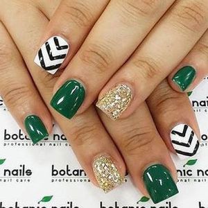 TOP 10 Easy St.Patricks Day Nails You NEED to Try! St Patrick Day Nails Acrylic, Saint Patrick Nail, Patrick Nagel, St Patricks Day Nails, Nagellack Trends, Latest Nail Trends, St. Patricks Day, White Nail, Nail Arts