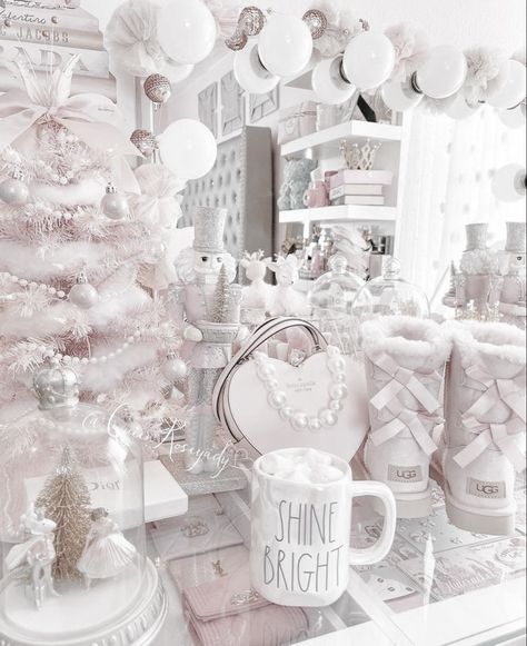 White Christmas Aesthetic, Winter Princess, Snow Princess, Christmas Dreaming, Pink Xmas, Christmas Shoot, Winter Fairy, Snow Angels, Pretty Lights