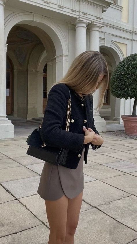 Old Money Basic Outfits, Sixth Form Outfits Smart Uk, Tweed Jacket Outfit, Black Tweed Jacket, Corporate Outfits, Paris Outfits, Mode Casual, Jacket Outfit, Looks Street Style