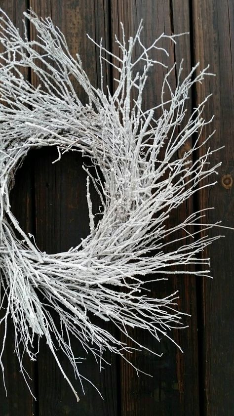 White Twig Wreath, Twig Crafts, Twig Art, Winter Wreaths, Twig Wreath, White Wreath, Wreaths Diy, Holiday Craft, Xmas Wreaths