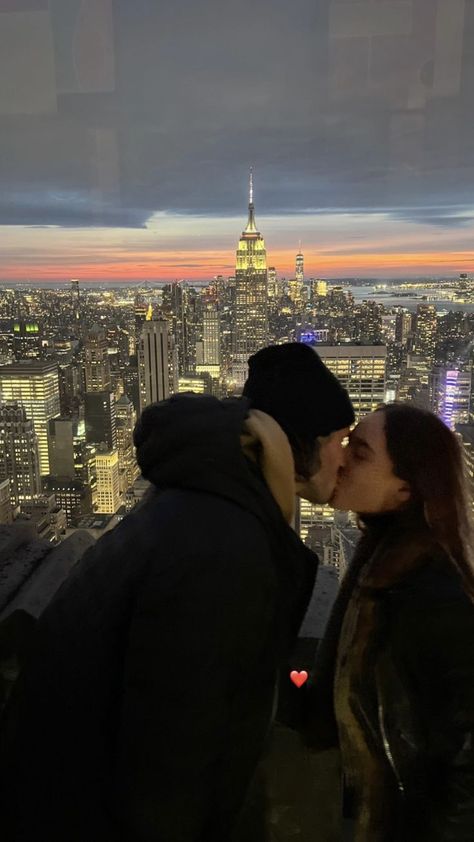 Honeymoon In New York, Nyc Couple Aesthetic Winter, Nyc With Boyfriend, New York Date Aesthetic, New York With Boyfriend, Couple In New York Aesthetic, Living In New York City Aesthetic, New York Couple Aesthetic, Nyc Honeymoon