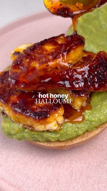 Halloumi Bagel, Fancy Starters, Honey Halloumi, Ez Recipes, Halloumi Recipes, Toasted Bagel, Endo Diet, Chilli Jam, Grilled Halloumi