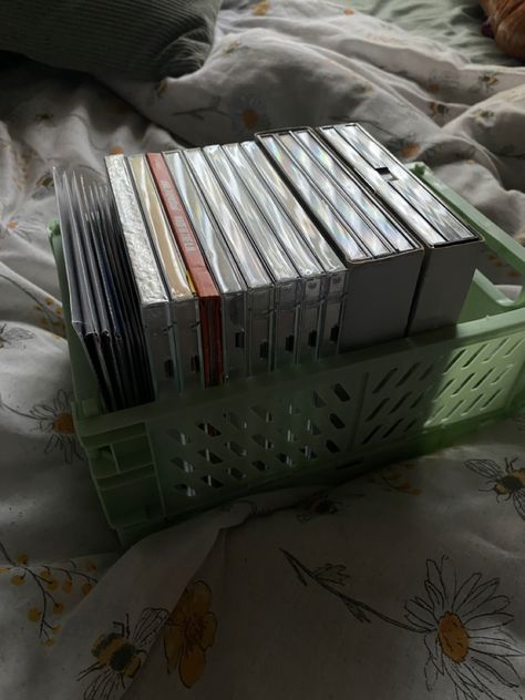 Dvd Storage Ideas Aesthetic, Sage Green Aesthetic Music, Cd Holder Aesthetic, Cd Storage Ideas Diy, Cd Organization Ideas, Diy Record Holder, Cd Collection Aesthetic, Dark Academia Bed, Cd Setup