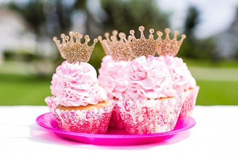 Grandma Baking, Princess Themed Birthday Party, Bolo Rapunzel, Crown Cupcake Toppers, Crown Cupcakes, Primary Presidency, Gold Cupcakes, Princess Theme Birthday Party, Kid Cupcakes