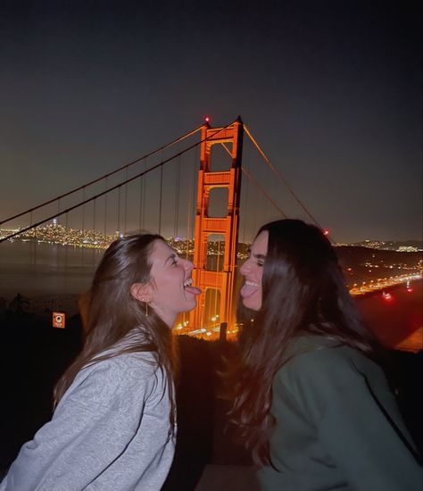 literally just the bridge. Sf Photoshoot Ideas, University Of San Francisco Aesthetic, San Francisco Instagram Pictures, San Francisco Aesthetic Girl, San Francisco Aesthetic, San Francisco Pictures, San Francisco At Night, San Francisco Travel Guide, San Francisco Girls