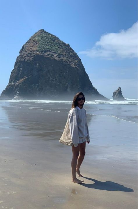 Cannon Beach, Oregon Oregon Beach Photoshoot, Cannon Beach Oregon Outfits, Oregon Beach Outfit, Oregon Coast Aesthetic Outfit, Oregon Coast Outfit Summer, Oregon Coast Outfit, Oregon Coast Aesthetic, Oregon Outfits, Oregon Aesthetic