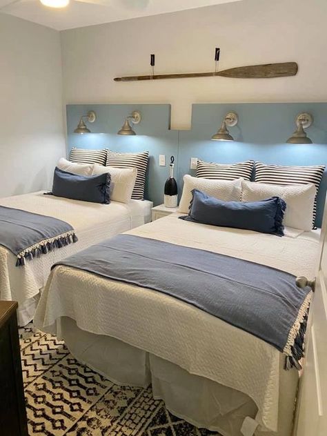 Diy Beach House Decor Ideas, Beach Hotel Room Design, Hostel Decor, Coastal Hotel, Beach Apartment Decor, Beach Hotel Room, Mint Decor, Deco Marine, Beach House Bedroom