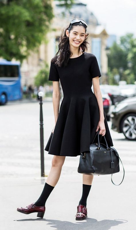 Dress + Mid-Calf Socks + Oversize Bag Calf Socks Outfit, Work Appropriate Outfits, Ming Xi, Mid Calf Socks, Socks Outfit, Mod Squad, Black Wardrobe, Quoi Porter, Sock Outfits