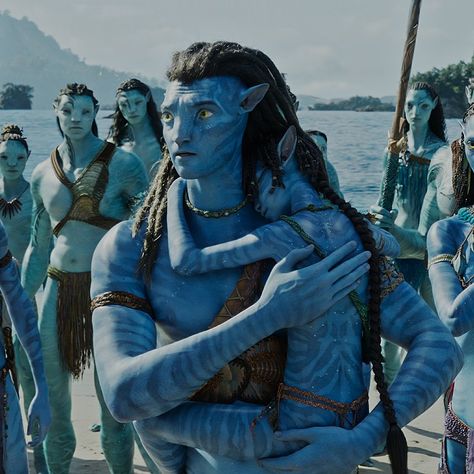 Sam Worthington as Jake Sully, in “Avatar: The Way of Water” (2023). Jake And Tuk, Avatar Book, Avatar 2 Movie, Avatar Babies, Avatar Video, Water Icon, Sam Worthington, Avatar Images, Avatar Films