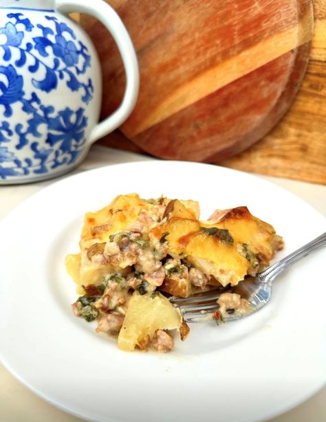 Zuppa Toscana Casserole - At Home Cook Zappa Toscana, Zuppa Toscana Soup, Mild Italian Sausage, Unique Breakfasts, Supper Recipes, Olive Garden, Looks Yummy, Breakfast Casserole, Italian Sausage