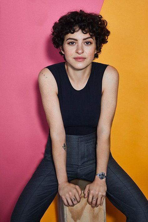 Alia Shawkat Alia Shawkat, Great Haircuts, Curly Pixie, Short Curly Haircuts, Trendy Haircuts, Short Pixie Haircuts, 짧은 머리, Short Pixie Cut, M F