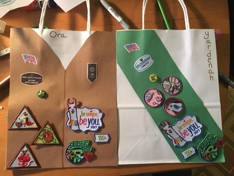 Girl Scout Daisy Activities, Girl Scout Gifts, Girl Scout Bridging, Scout Projects, Brownie Ideas, Brownie Badges, Girl Scout Troop Leader, Girl Scout Uniform, Girl Scout Patches