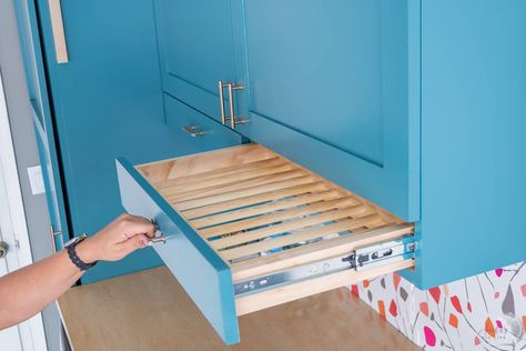 How to build an easy DIY Pull out drying rack drawer for the laundry room. Perfect for drying sweaters or lay flat clothing. #anikasdiylife Drying Rack Drawer, Diy Drying Rack, Diy Clothes Drying Rack, Laundry Remodel, Small Easy Woodworking Projects, Laundry Shelves, Easy Diy Clothes, Room Styling, Concrete Stained Floors