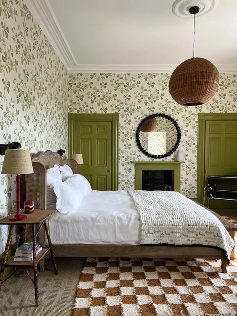 Mad About The House, Green Paint Colors, Georgian Homes, Design Del Prodotto, Bed Room, House Inspo, Interior Walls, One Bedroom, Home Bedroom