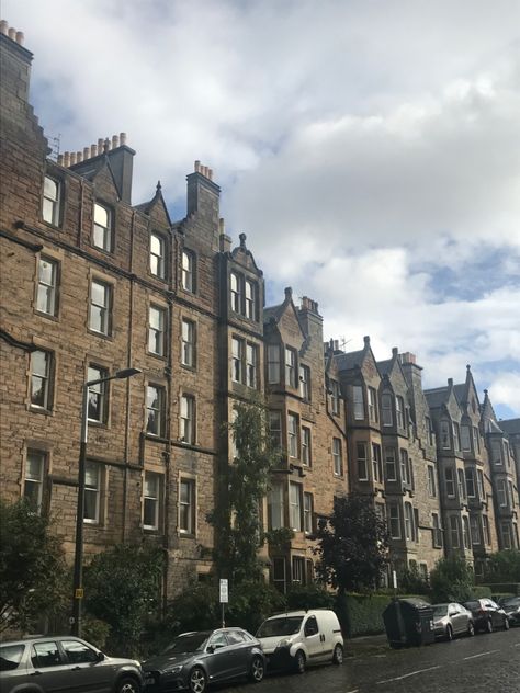 Edinburgh Flat Aesthetic, Edinburgh University Aesthetic, Edinburgh Aesthetic, Mirror Soul, Edinburgh Flat, Scotland Aesthetic, Summer Abroad, England Aesthetic, Edinburgh University