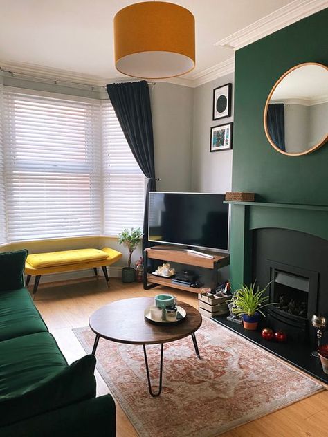 What is the Green Color Personality Type? | Decoholic Green Couches, Green Sofa Living, Green Walls Living Room, Dark Green Living Room, Green Sofa Living Room, Green Living Room Decor, Green Lounge, Cosy Living, Living Room Color Schemes