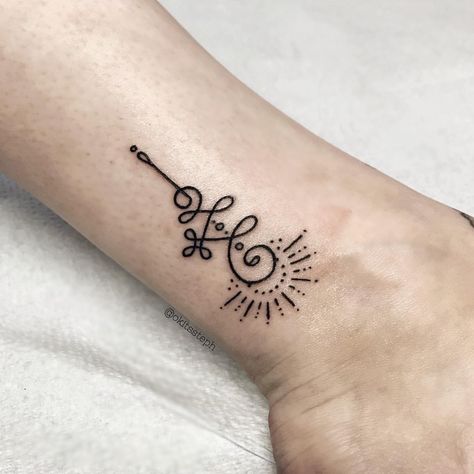 Sun inspired unalome for this sunny day✨☀️ Thanks Elizabeth for the fun morning! Henne Tattoo, Tattoo Process, Bamboo Tattoo, Unalome Tattoo, Shape Tattoo, Foot Tattoos For Women, Disney Tattoo, Back Tattoo Women, Tattoo Designs And Meanings