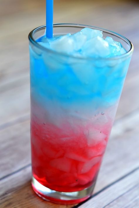 Learn how to make a layered drink by making this fun 4th of July Layered Drink! July Cocktails, Fourth Of July Drinks, Blue Drink, Layered Drinks, Pastas Recipes, Food Inspired, Blue Drinks, Chips Ahoy, 4th Of July Celebration