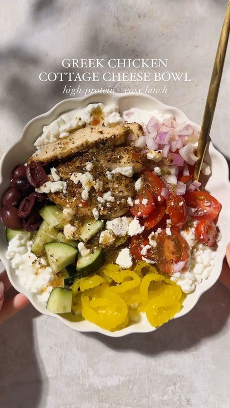 Ashley McCrary | ✨Greek Chicken Cottage Cheese Bowl✨ This bowl is my favorite high-protein lunch that’s exploding with flavor! ✨Ingredients✨ 1 chicken… | Instagram Cottage Cheese Greek Chicken Bowl, Greek Chicken Cottage Cheese Bowl, Cottage Cheese Meals Healthy, Cottage Cheese Greek Bowl, Low Calorie Protein Bowls, Ww High Protein Recipes, Chicken Cottage Cheese Bowl, Clean Eating High Protein Recipes, Chicken And Cottage Cheese Recipes