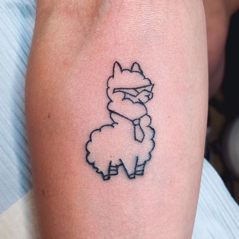 CafeMom.com : Super Cool Llama : 20 Llama Tattoos for Anyone Obsessed With These Wacky, Woolly Creatures -- Here's another amazing example of expressive line work, this time by Mal Zacharia in New York City. This llama looks like it's ready for a date, what with its sharp sunglasses and Windsor knot tie. There's a ton of personality in those lines, so much so we can imagine this little guy in motion. Motion Tattoo Art, Funny Line Tattoo, Party Animal Tattoo, Cute Llama Tattoo, Funny Mini Tattoos, Silly Animal Tattoos, Minimalist Tattoo Drawings, Llama Tattoo Small, Cartoon Animal Tattoos