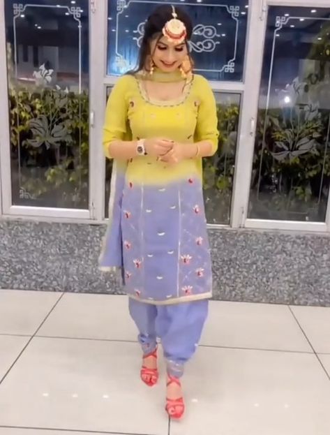 Dye Suit Design, Punjabi Suits Designer Boutique Party Wear, Boutique Punjabi Suits Party Wear, Designer Suits For Wedding, Punjabi Suits Party Wear, Designer Dresses Elegant, Patiala Suit Designs, Neon Leggings, Silk Kurti Designs