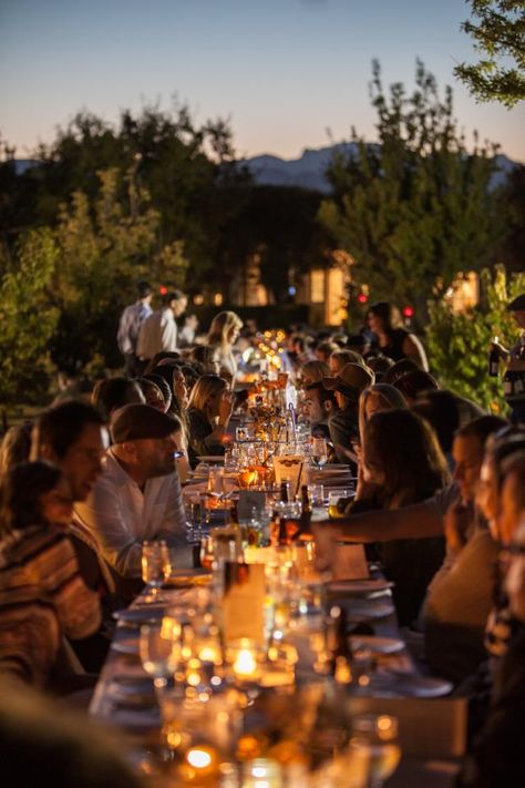 community dinner table... Out In The Field Dinner, Outside Dinner Table, Dinner In A Field, Outdoor Intimate Dinner Party, Backyard Candle Light Dinner, Vineyard Dinner Party, Big Dinner Party, Bike Friends, Community Images