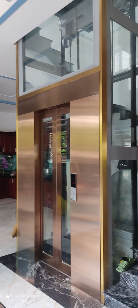 Private Elevator, Elevator Design, Glass Elevator, Elevator Door, Lobby Interior, Holiday Mood, Design Wood, Door Design, Glass Door