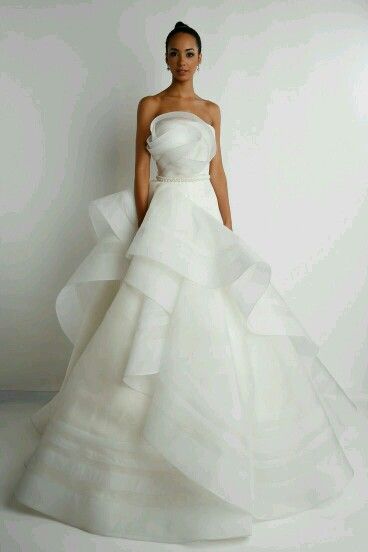 Vera Wang Wedding Gowns, Wedding Dress Black, Bridal Trends, Vera Wang Wedding, Wedding Dresses Uk, Wedding Dresses Vera Wang, White Wedding Dress, Trendy Wedding Dresses, Elsa Hosk