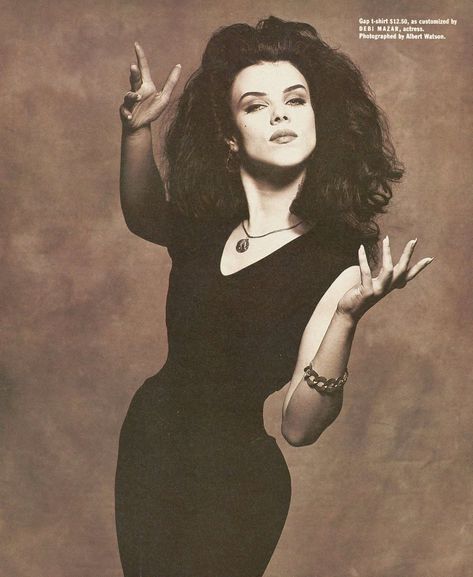 Debi Mazar, Minimal Theme, 1990s Fashion, Dark Ages, Theme Design, Signature Style, Tumblr Blog, Mona Lisa, The Darkest