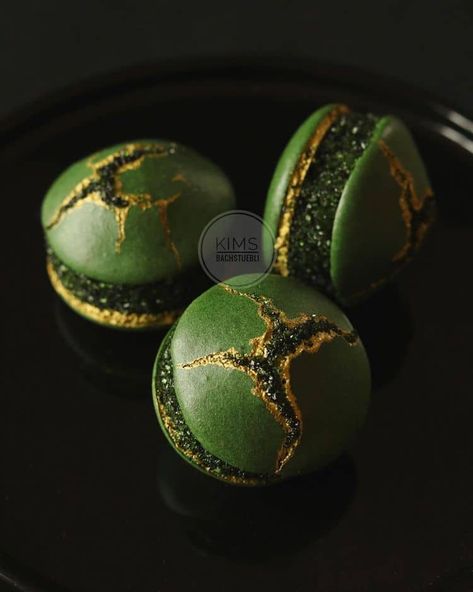 Macaron Decoration, How To Make Macarons, 귀여운 음식 그림, French Macaroons, Food Artists, Jelly Cake, Creative Food Art, Macaron Recipe, Crazy Cakes